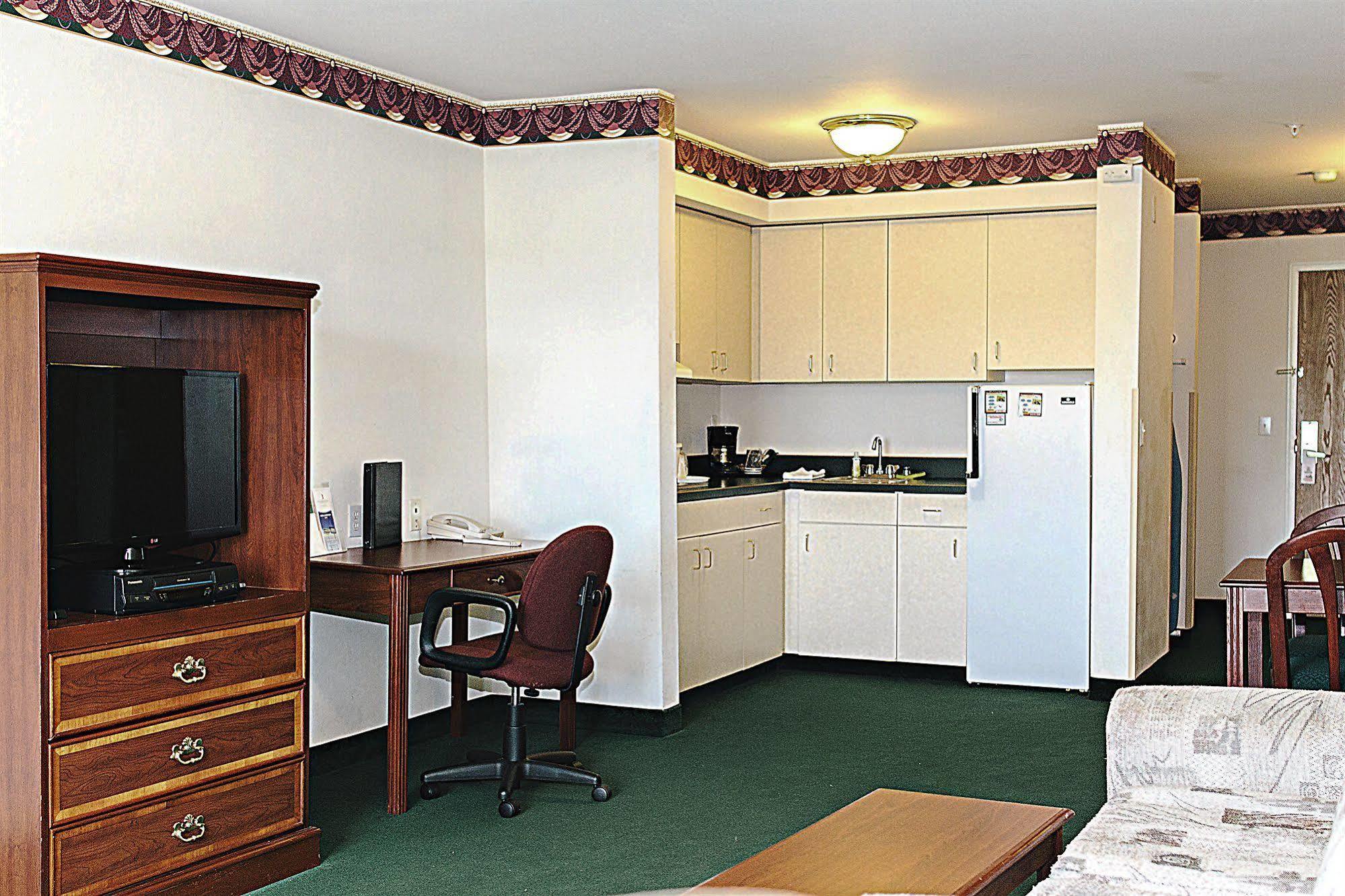 FairBridge Inn&Suites DuPont Exterior foto