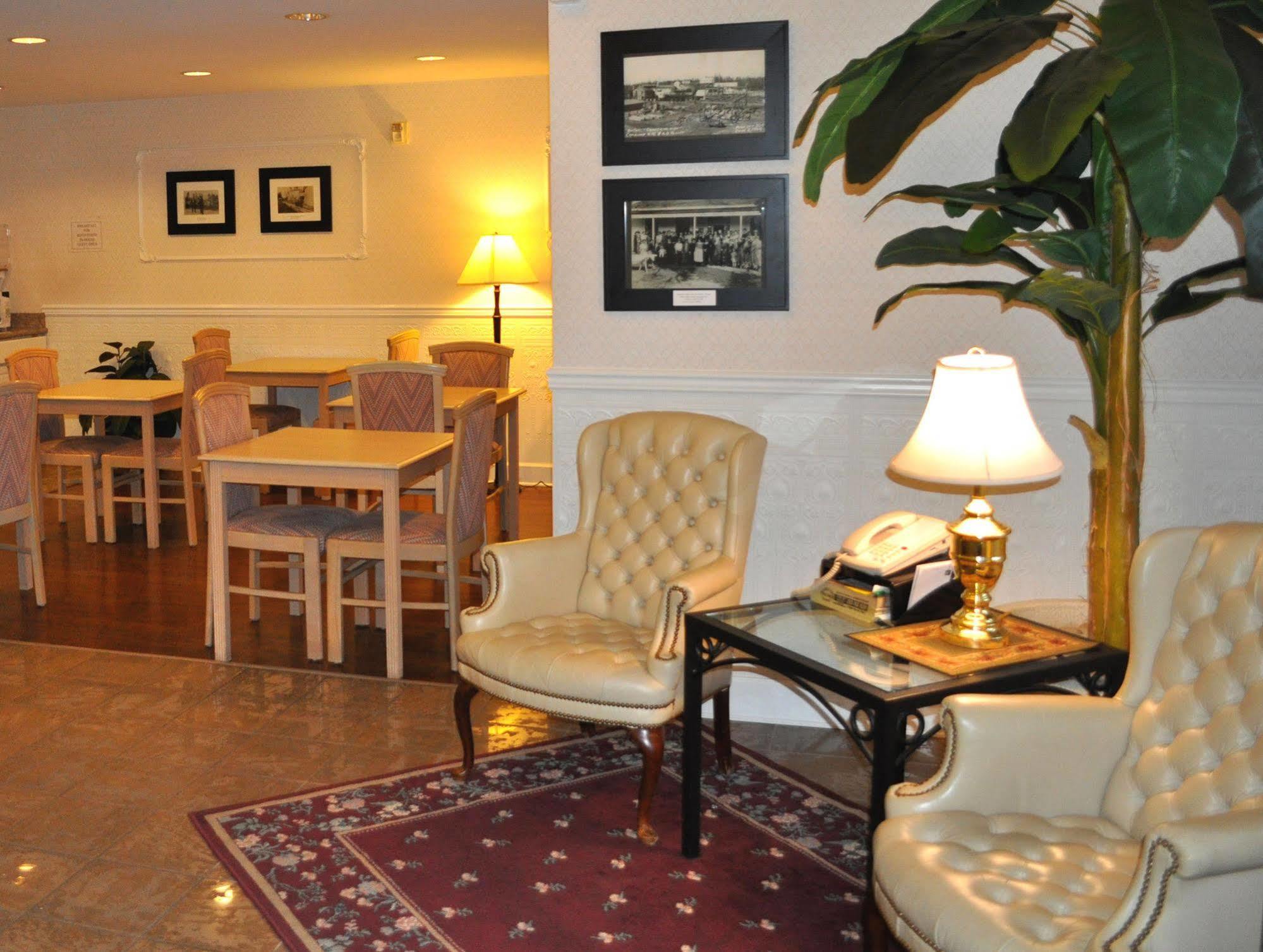 FairBridge Inn&Suites DuPont Exterior foto